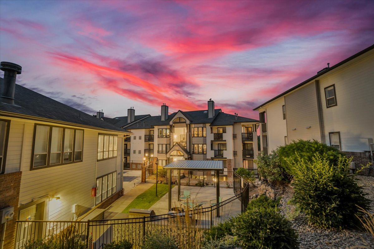 the sunset over the courtyard at an apartment complex at The Residences at Bear Creek